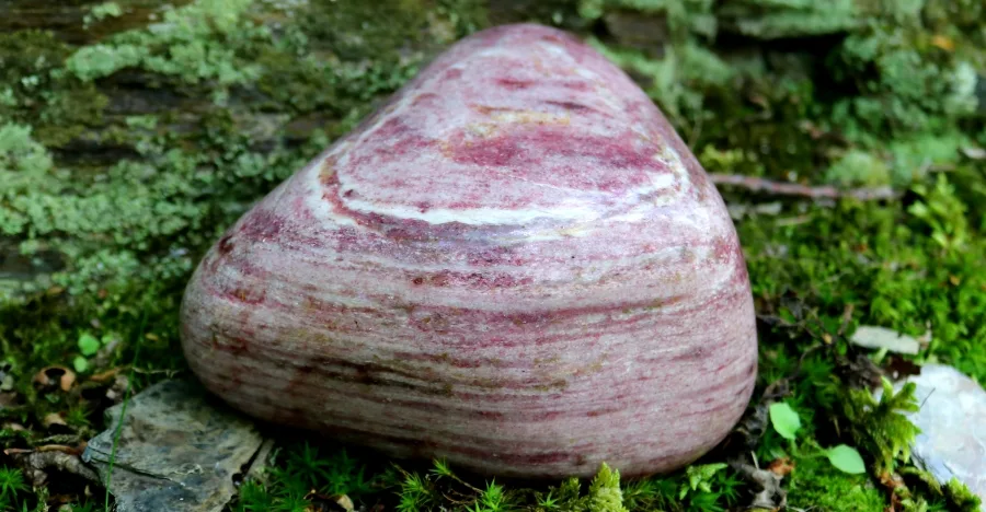 Thulite crystal