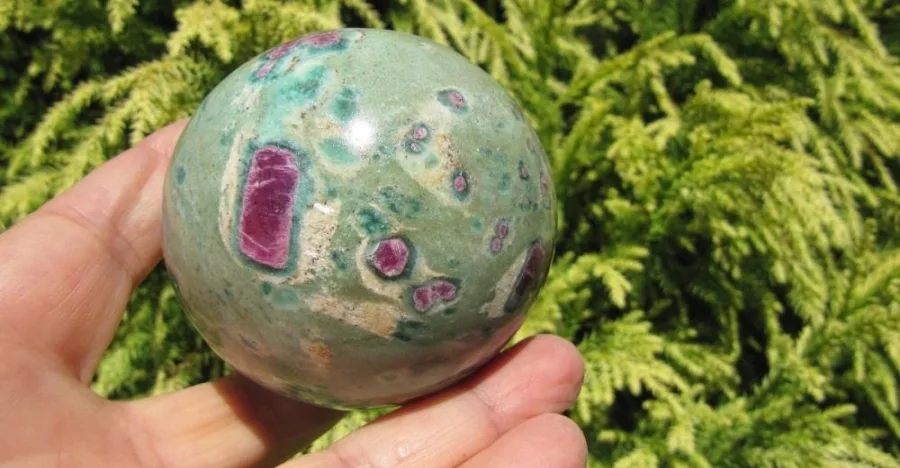 Fuchsite crystal