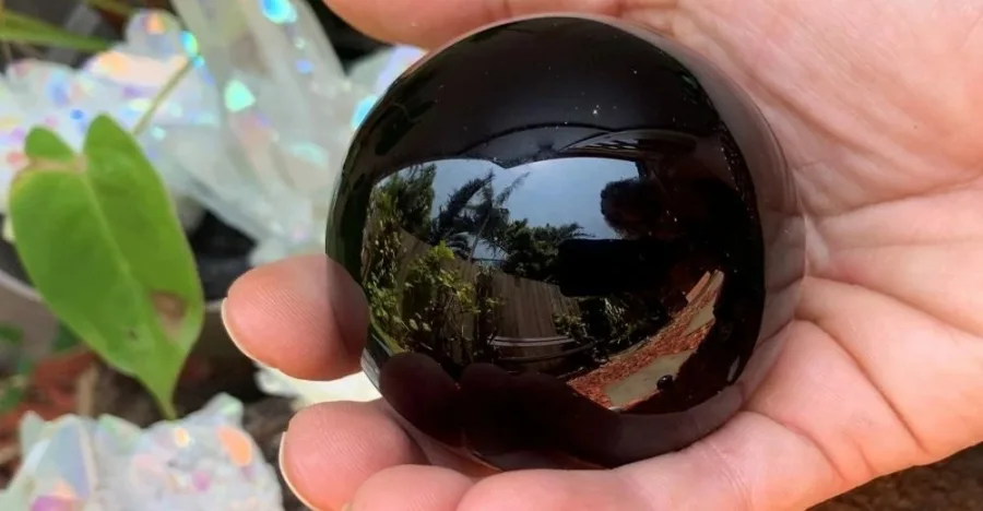 Obsidian crystal