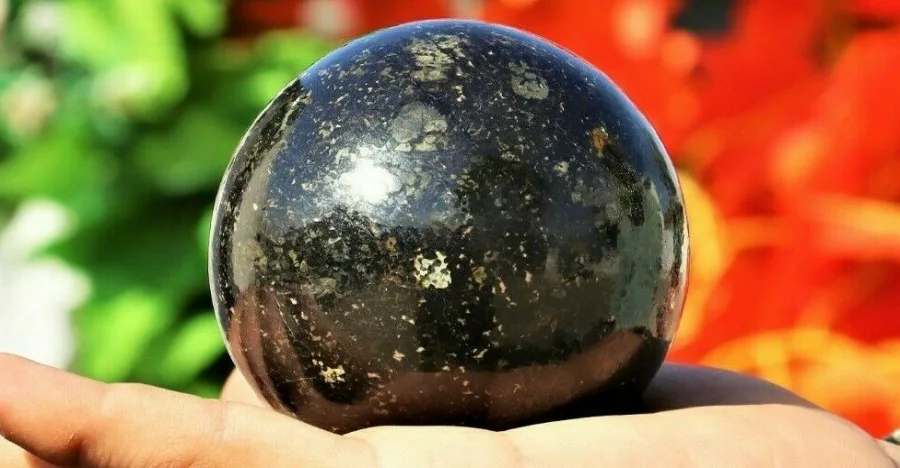 Nuummite crystal